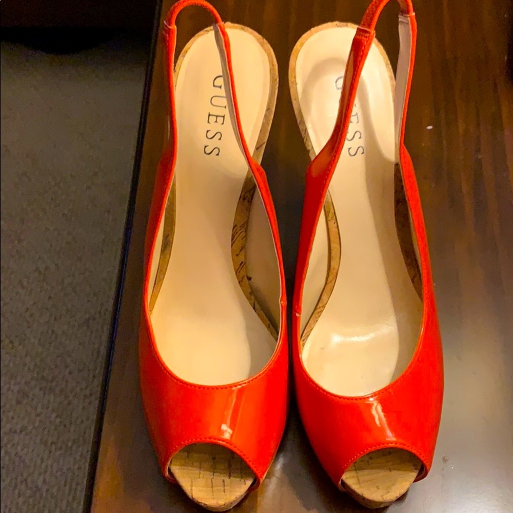Guess Peep Toe pump